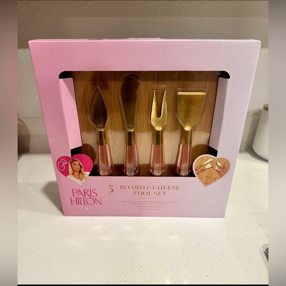 Paris Hilton Charcuterie Board and Serving Set, Bamboo Serving Board NWT!💗